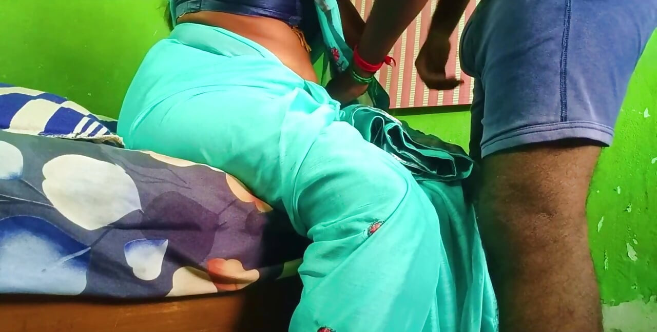 Ammu Showing Boobs Saree and Sex with Friend