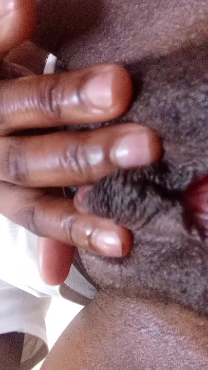 She has a pussy and a dick seasonal carnivas | Clip 1