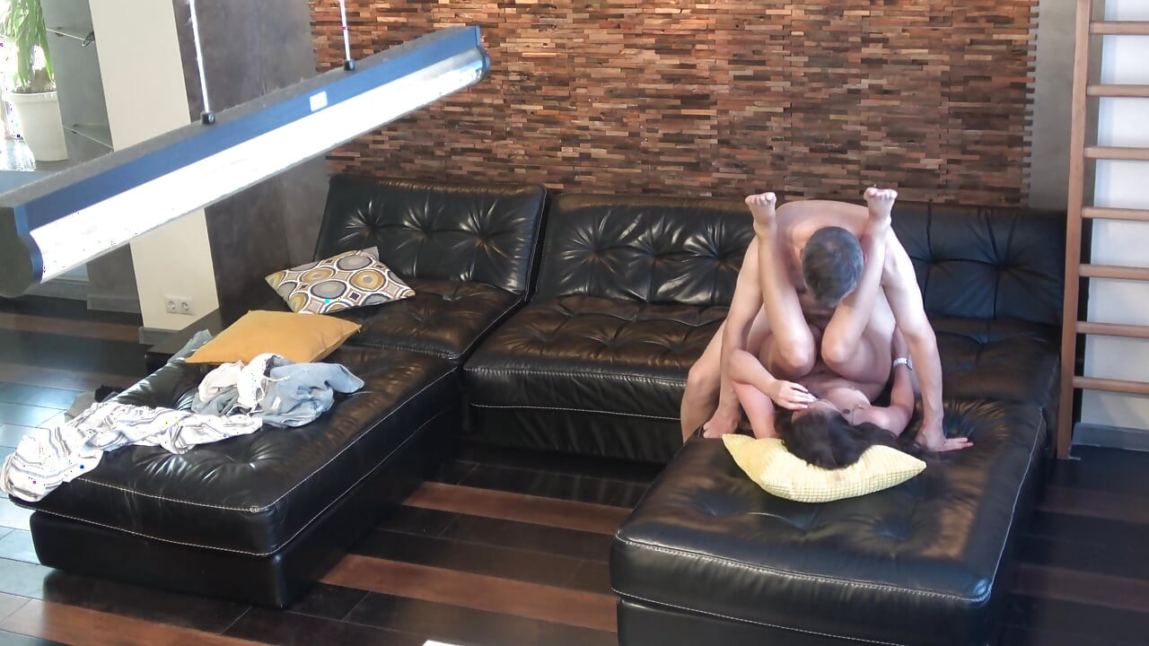 असली बूढ़ा आदमी अपनी कमसिन सौतेली बेटी को चोदता है