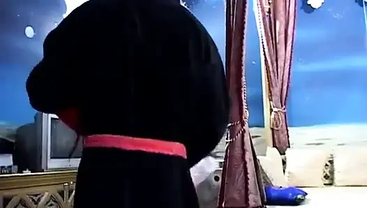 Пара в комнате гарема большой сестры в любительском видео