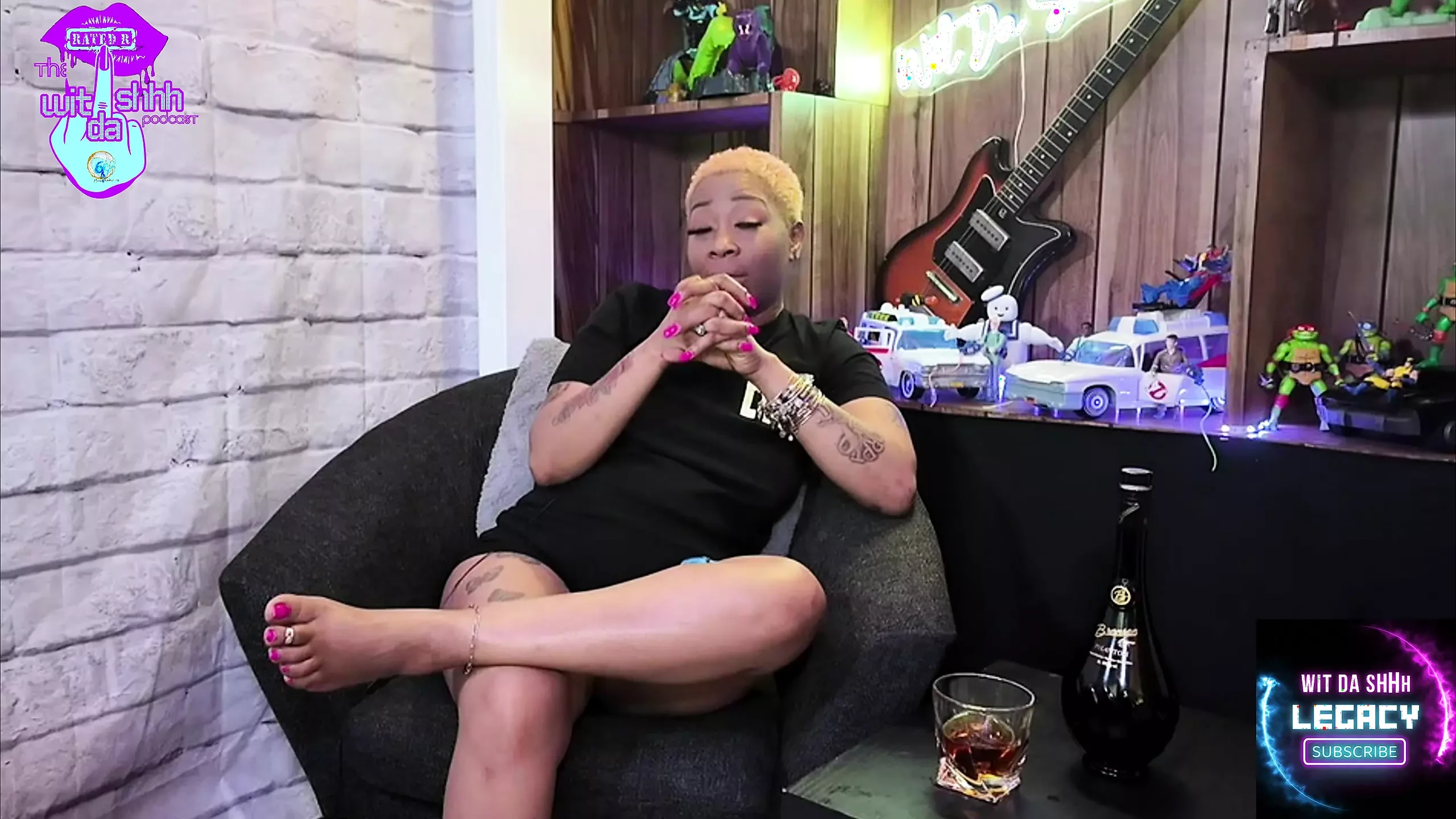 Who's Auntie Is This? 🤨