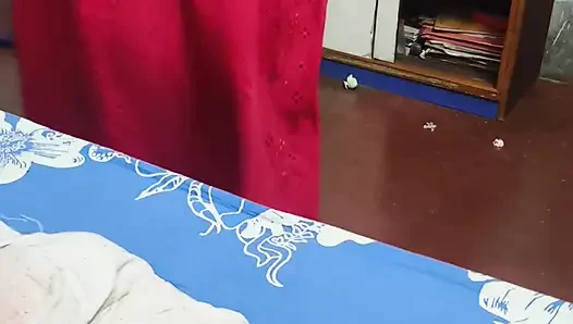 Индийская бенгальская домохозяйка открывает ее сари в переднем офисе босса и занимается жестким сексом с боссом