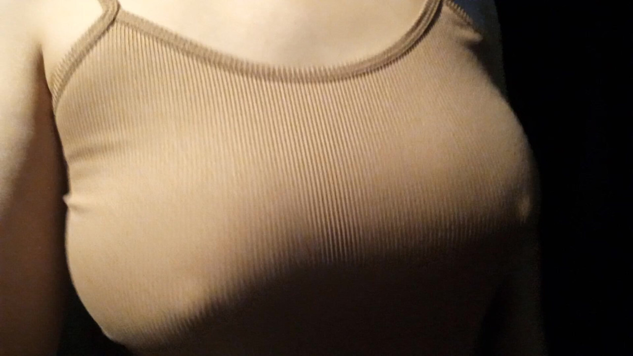 With my favorite blouse and a lot of attitude I let the rhythm do its thing. A video full of confidence and irresistible energy. You dare to watch it