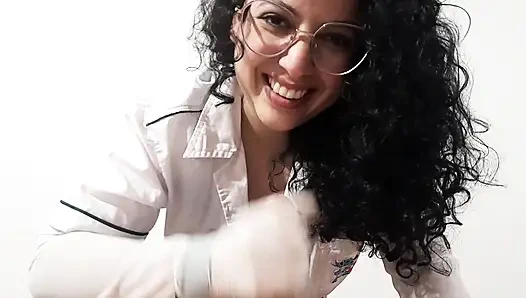 Fahişe doktor bana mutlu sonla bir sınav veriyor