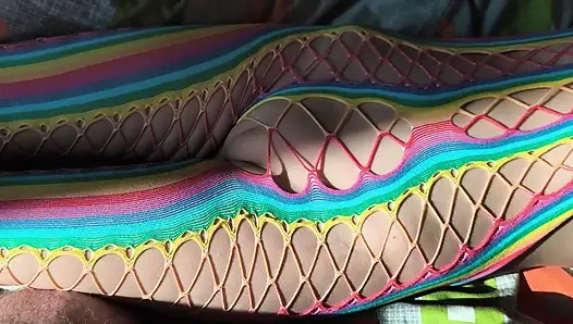 Adik tiri berkostum seksi membiarkanku menyentuh memek perawannya yang sempit dan mengikuti garis besarnya