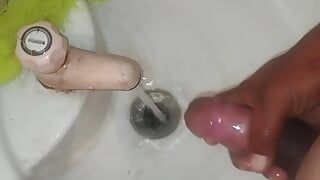 Vidéo de bite sexy branlant un crempie