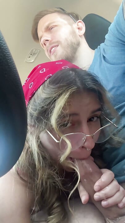 Puta De Coño Peludo Me Da Una Mamada De Coche Durante El Roadtrip! Chloe Kreams, Steve Rickz