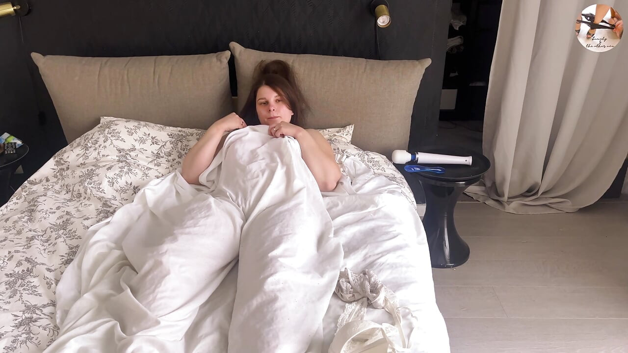 Home Alone Masturbating Pussy Play Under the Sheets