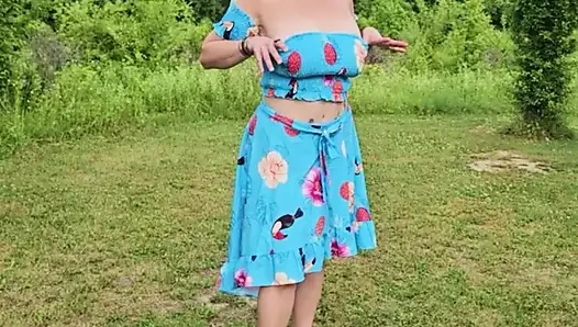 Real TOPLESS MOMMY Outside Mature MILF BIG TIT in the Sunshine
