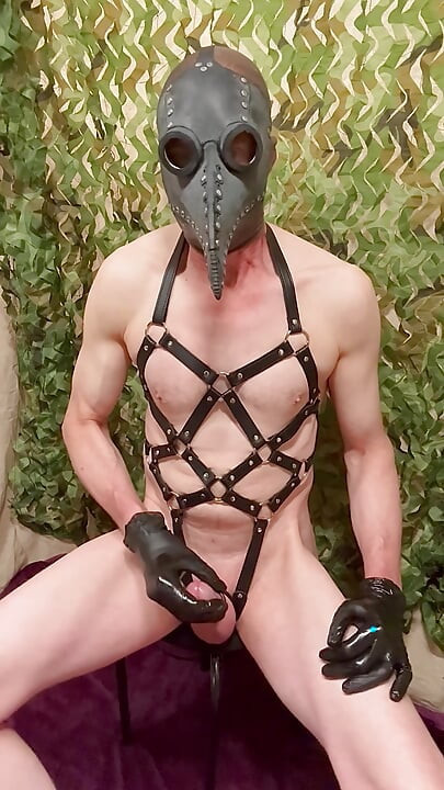Man In Leather Wanks Hard Lots Of Cum