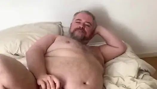 Şişman Baba Mastürbasyon Yapıyor Ve Boşalıyor
