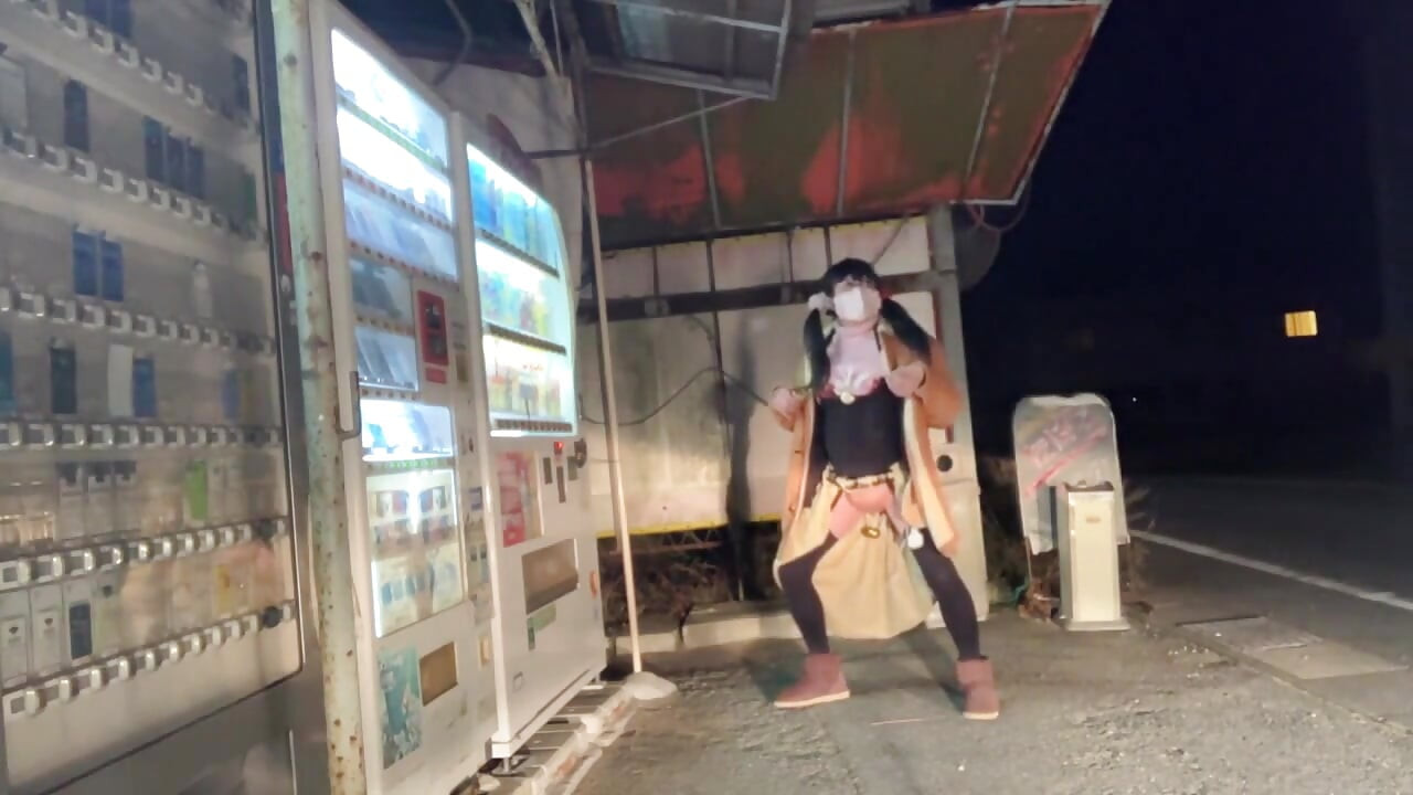 Self-training No. 39: Nighttime Exposure in Phone Booths and Vending Machines