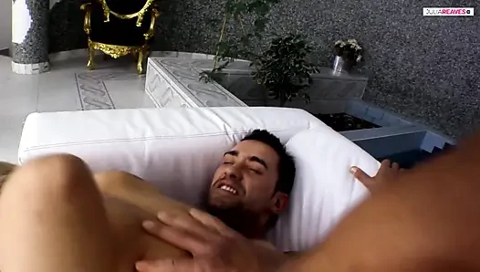 Cuma satu kontol yang nggak bisa muasin dia, dia pengen seks threesome dan seks anal