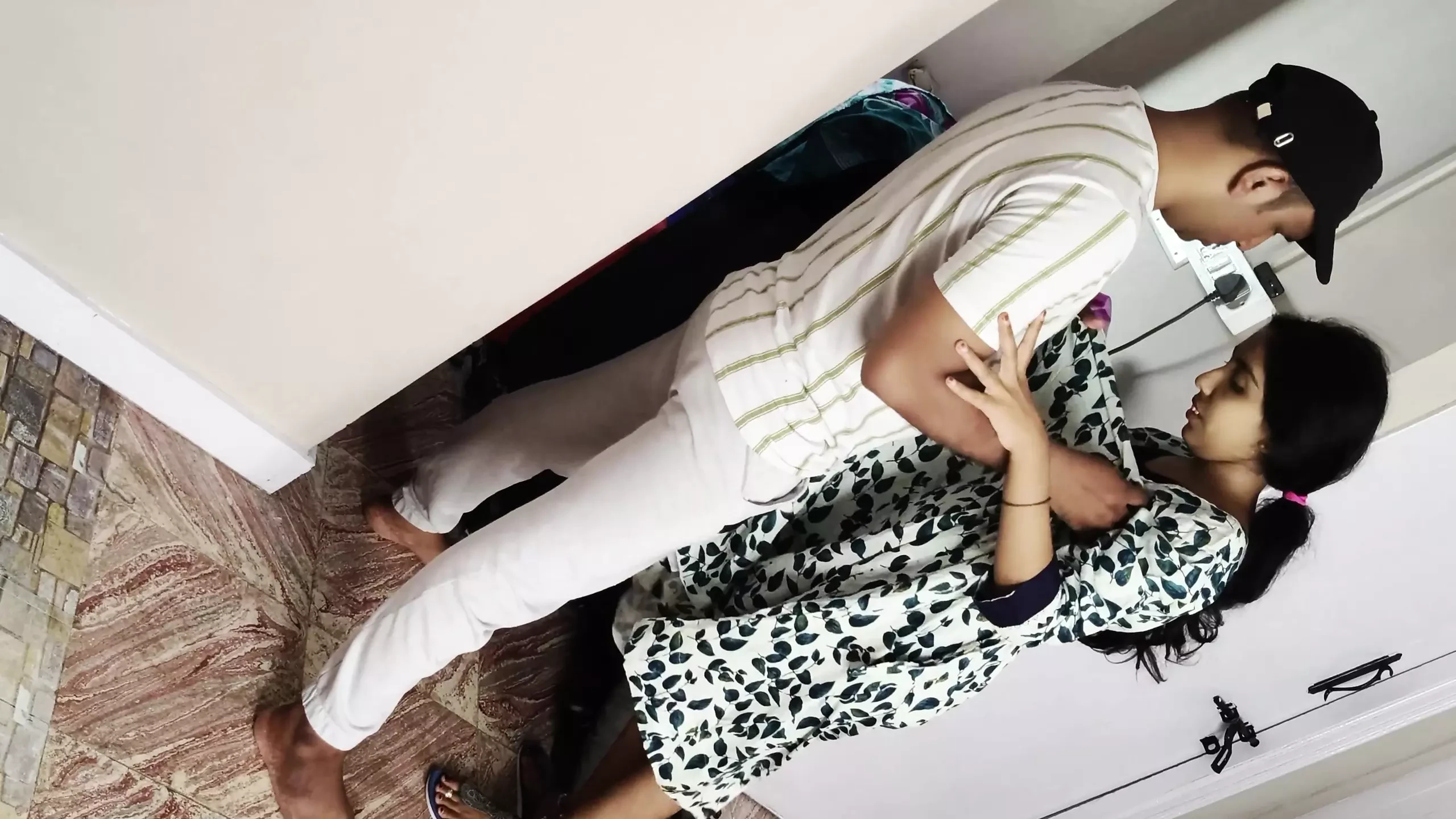 Mladi indijski seoski studenti jebu veliki kurac