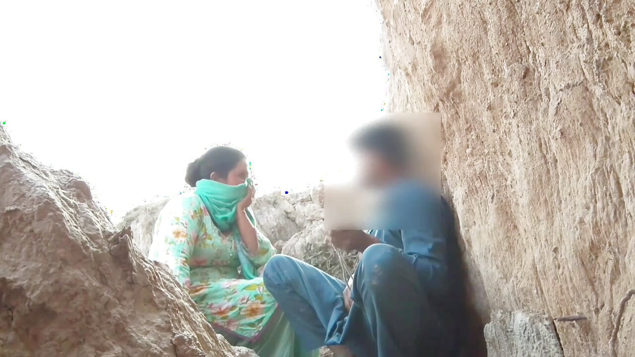 Khule pahadon mein gand Mari bade pahad sex