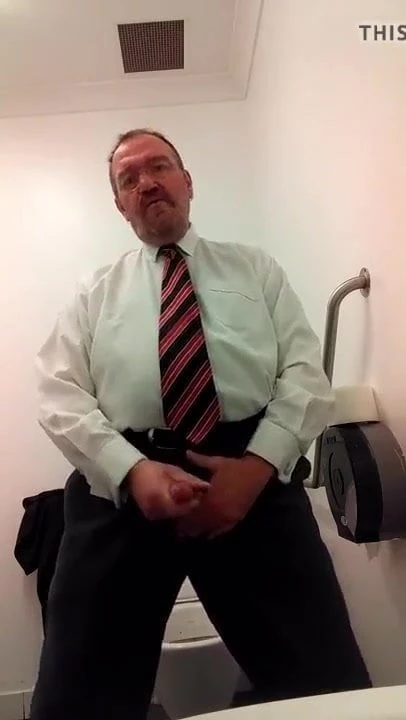 bear daddy showing and jerking
