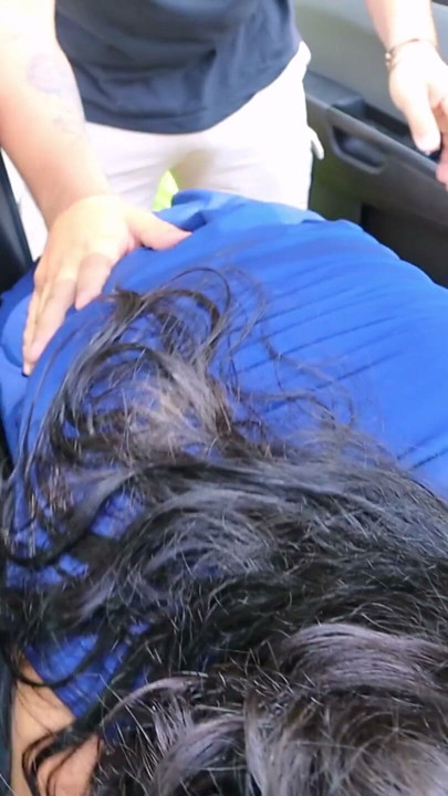 好色的員工無法抗拒，在老闆的車裡和陌生人幹炮 | 短片 3