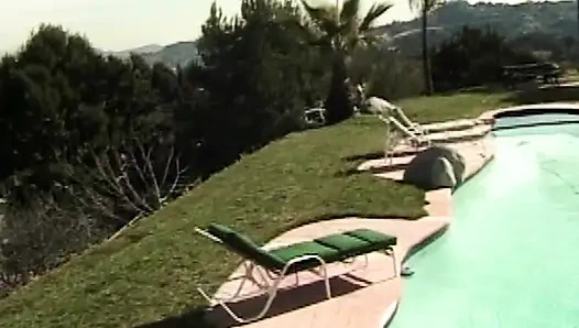 Heiße College-Geständnisse am Pool