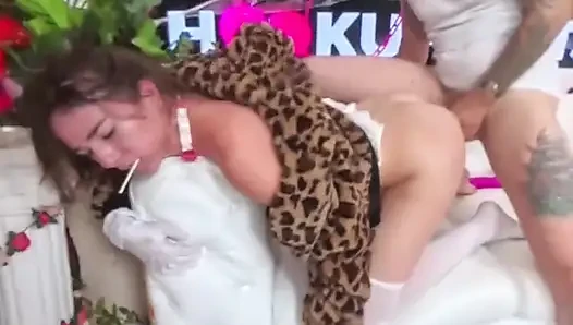 Bryan fingering memeknya habis-habisan sebelum dientot gaya cowgirl habis-habisan