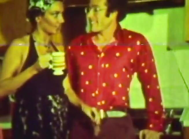 Retrogröntonad vintageklassiker med hårig brunettorgie