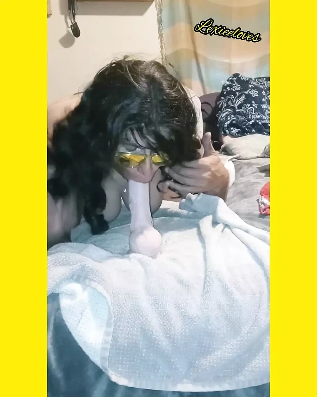 Lexieeloves sucks a dildo before cumming in mouth