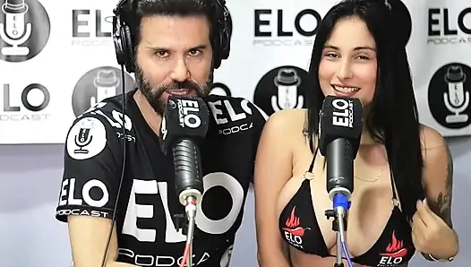 Elo podcast ile röportaj beni heyecanlandıran birçok baharatlı soruyla bitiyor Jenifer play