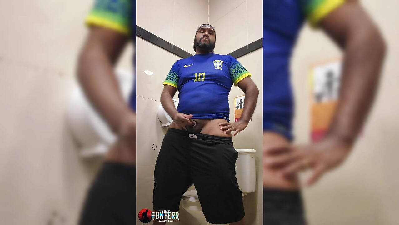 corréndose en el baño