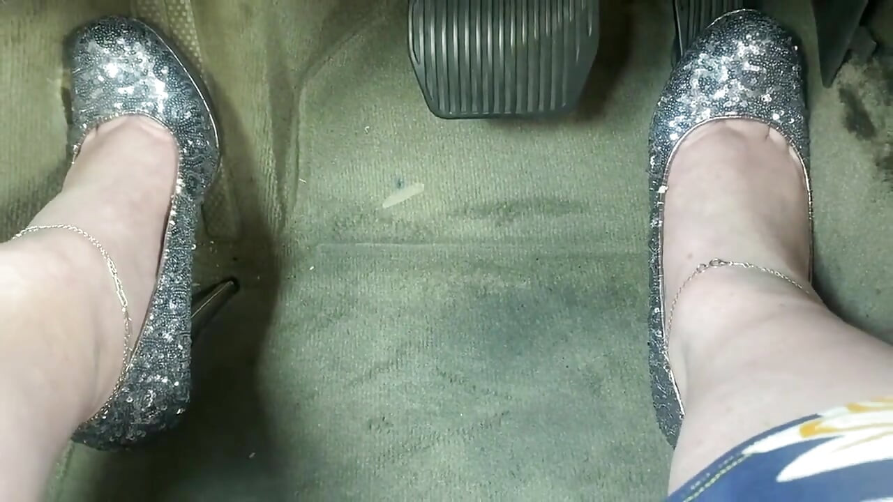 Bombeo de pedal en 5 en tacones