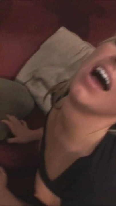 Genç porno yıldızı ally kay 19 yaşındaki sevimli amcık ateşli kız arkadaşları Amy Brooke Victoria White memeleriyle hayranı tarafından sikiliyor! | Klip 3