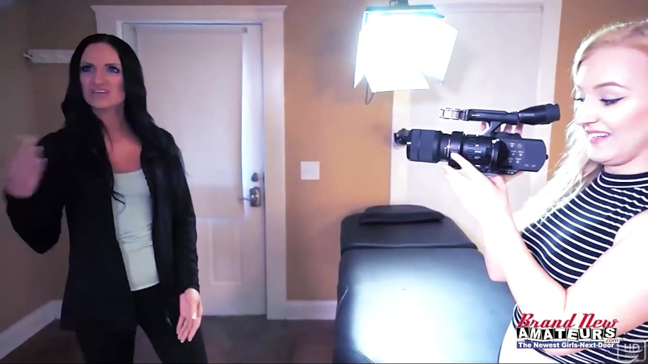 Blondine, geile alex und brünette carmen befriedigen ihre mösen und teilen einen schwanz!