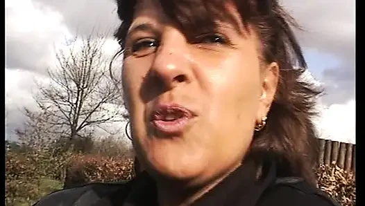 Istri jerman yang nakal lagi asik muasin memeknya pakai dildo favoritnya