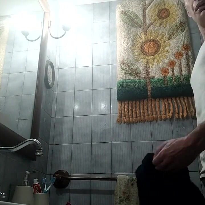 Genius naked in bath