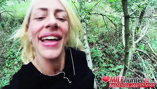 Naughty fuck date for Harleen van Hynten in a park! MILFhunter24