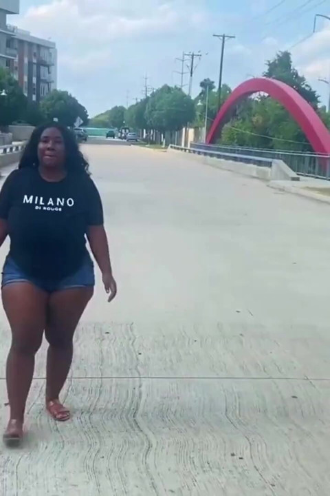 Rabo saltando louco no pau