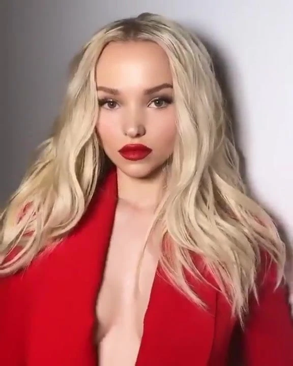 Dove cameron sexy vestidos rojos
