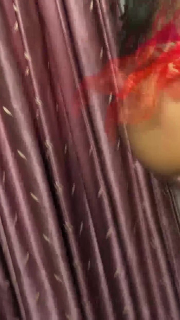 لحظة مذهلة من "هذا أفضل وضعية جنسية رأيتها ، حلوة جدا"