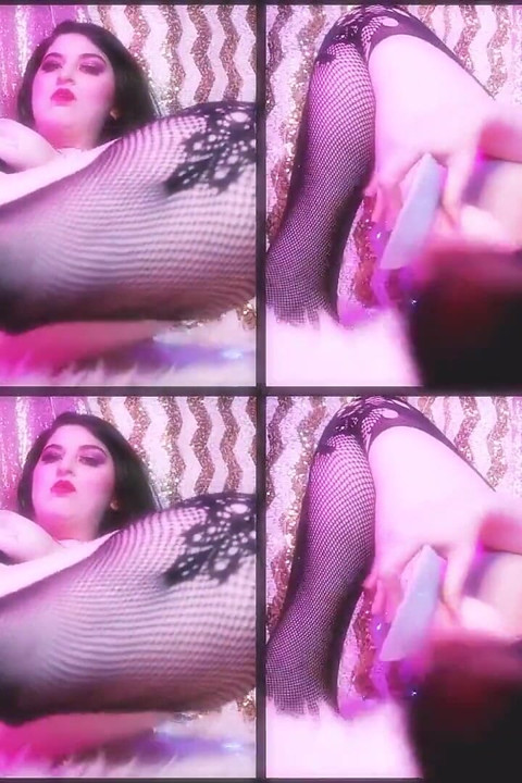 Bad Dragon thủ dâm với cu giả