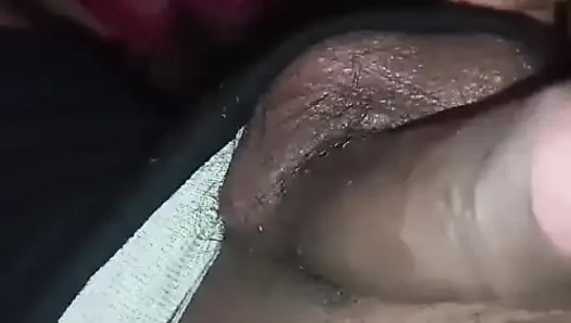 Genç assamlı oğlanın tek başına mastürbasyonu