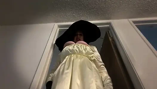 Hamile Bayan Dimitrescu