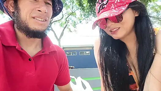 Соблазнение незнакомца в парке: сногсшибательная латинская милфа берет его домой на дикую встречу