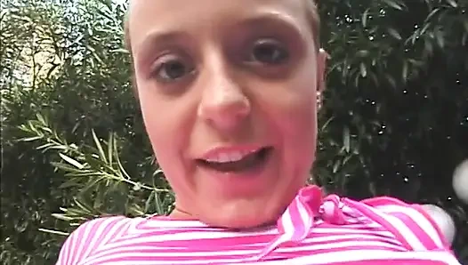 Горячая блондинка-шлюшка ест большую порцию спермы после горячего тройничка FMM