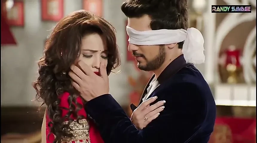Adaa khan zgodna saree scena