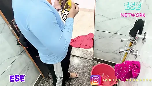Pyari bhabhi Ne Muth Marte hue Bathroom dekh liya aur lapak le mera lund bhi leliya