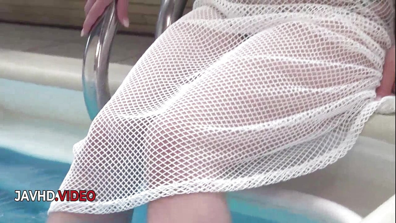 Suzuna Komiya, star du porno japonaise mature aux seins énormes, exhibe ses talents de hardcore