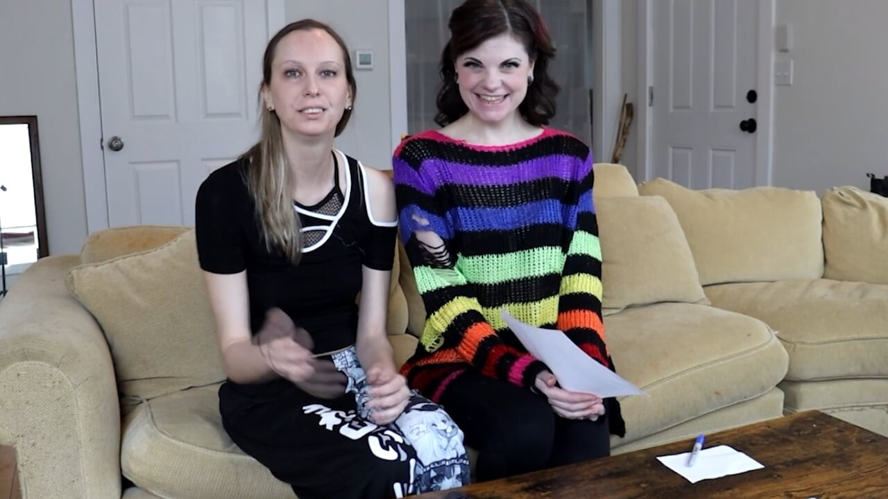 Napínavá striptýzová hra s náhodnými valijícími kostky
