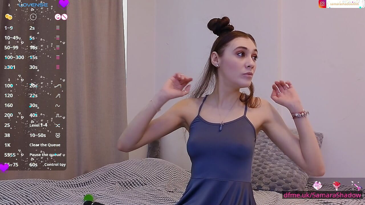 Echtes flirten mit einer frechen seite. live-fingern und neckende show, WICHsanleitung, glamouröse beine!
