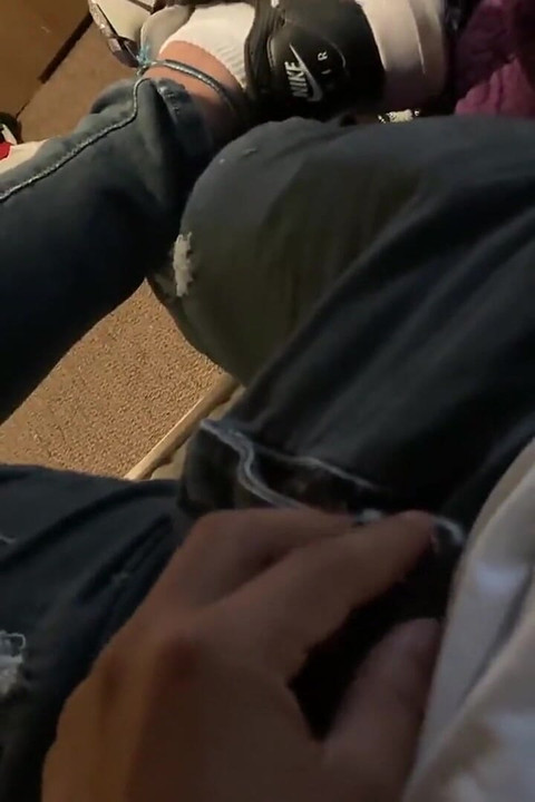 我的表妹带她的朋友回家