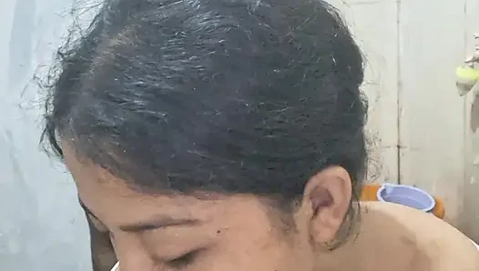 Üvey kız kardeş ve üvey erkek kardeş aynı yatağı ve sert sert sikişiyor
