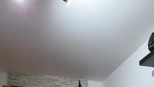 Reife domina dehnt subs klaffenden arsch mit pulsierendem strapon