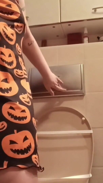 I hope my party guests don't hear me pissing | Clip 2